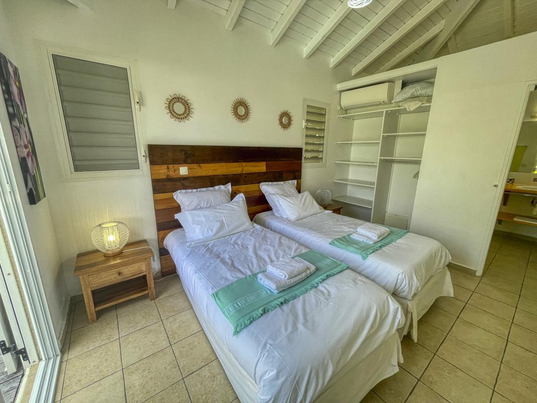 16.Location villa piscine Sainte Anne Guadeloupe_Chambre 1